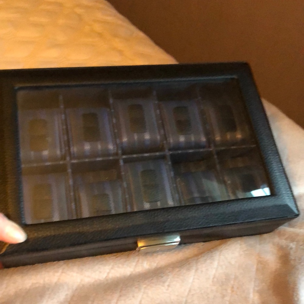 Men’s watch attaché